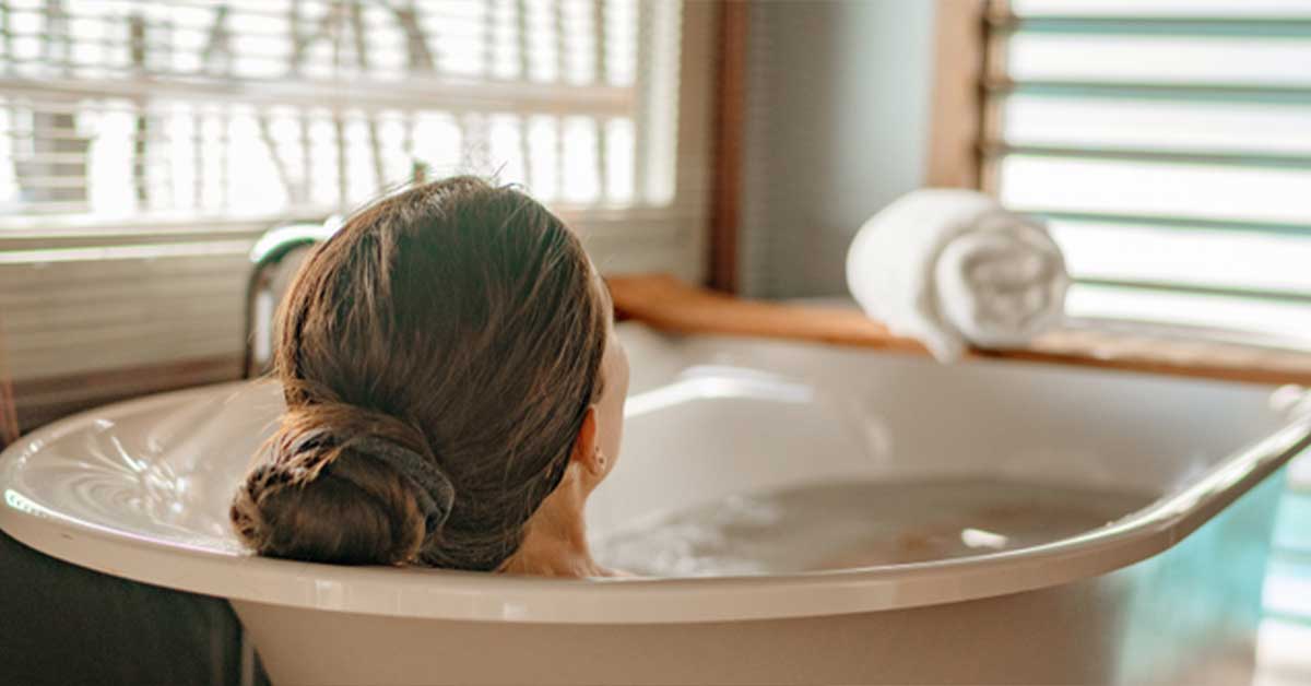 https://sheetmarket.com/wp-content/uploads/2018/08/how-to-make-a-bathtub-more-comfortable.jpg